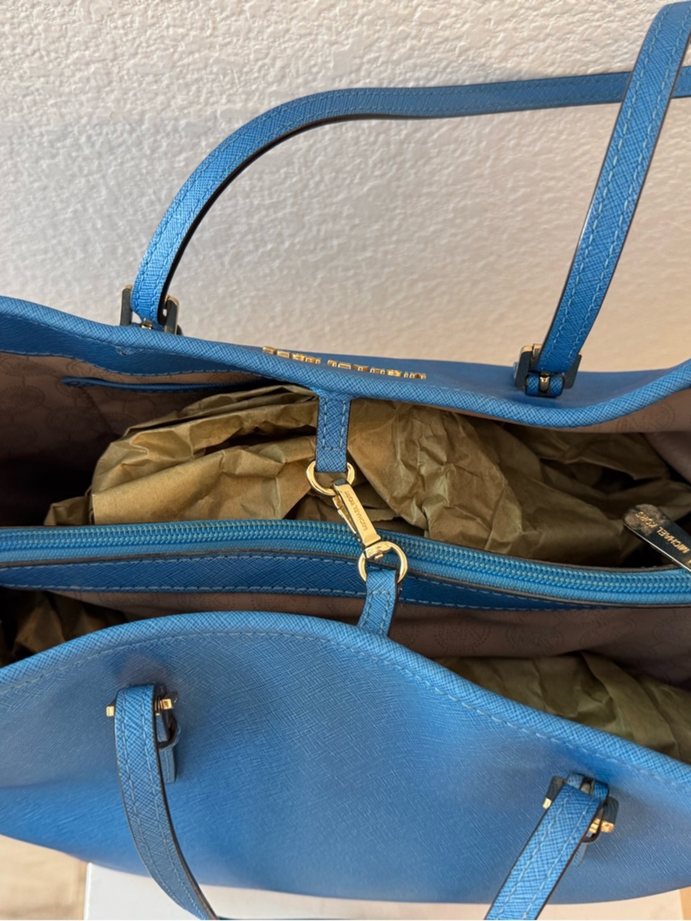 Michael Kors Bright Blue Saffiano Leather Tote with Gold Hardware - Picture 5 of 9